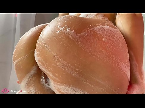 ❤️ Brunetta masturba la figa con il vibratore fino ad un intenso orgasmo sotto la doccia ️ Video di sesso di qualità al it.desixxxtube.ru ☑