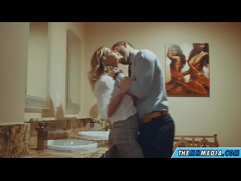 ❤️ Quando una bionda formosa ti seduce in un bagno pubblico ️ Video di sesso di qualità al it.desixxxtube.ru ☑